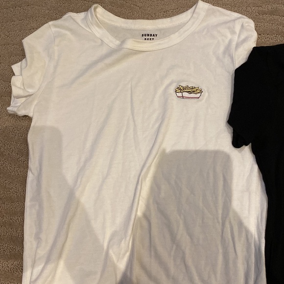 ARITIZIA SUNDAY BEST GRAPHIC TEE BUNDLE - Picture 2 of 3